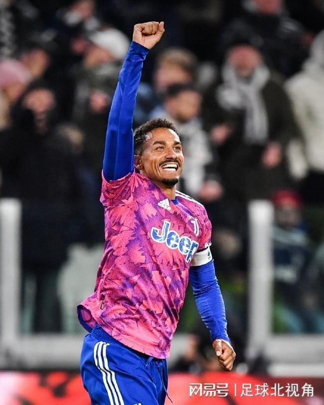 今夜荷甲传出新动向；上海海港篮板制胜；管理层表态——质疑声仍在；数据趋势出现新变化的简单介绍