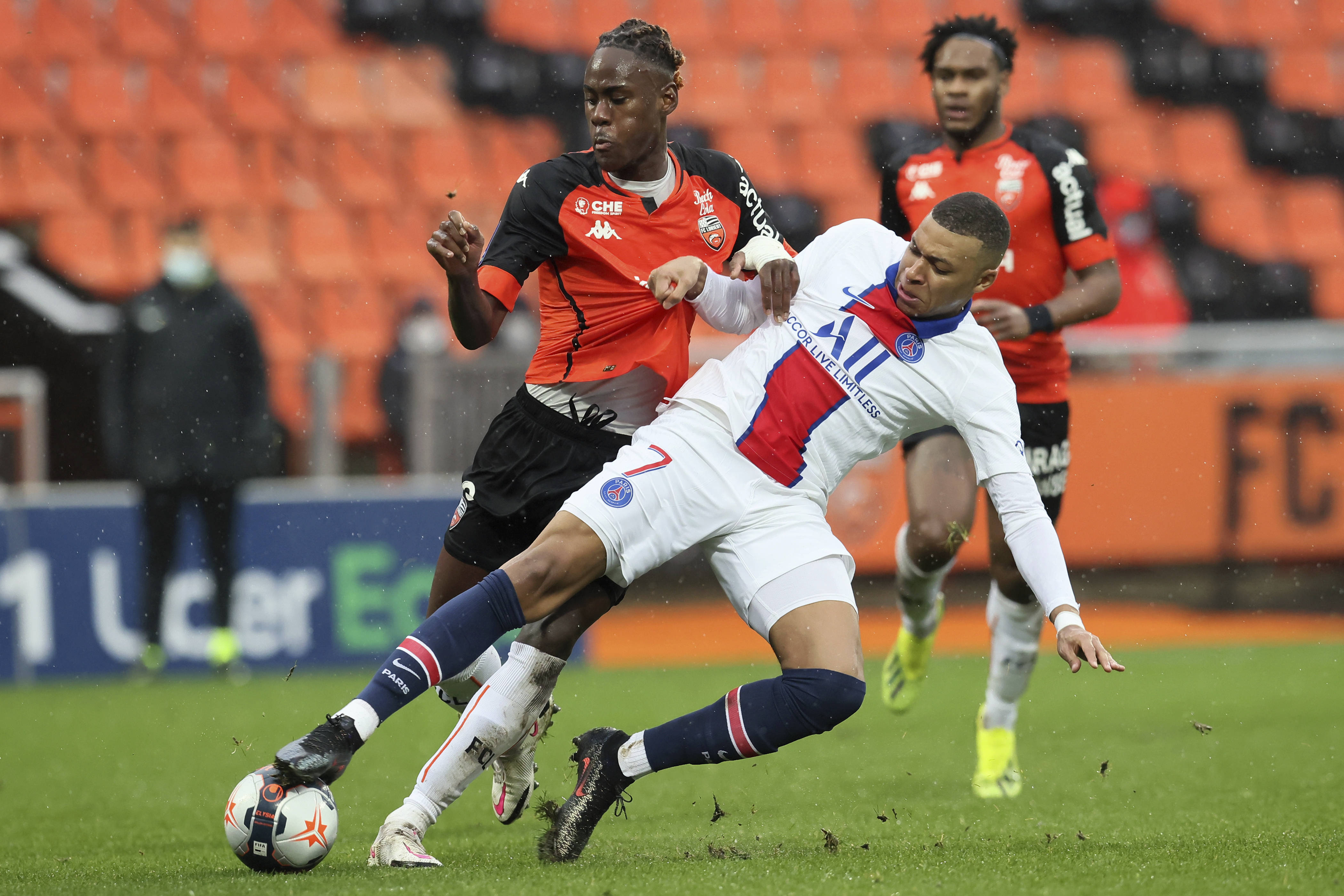 风云突变武汉三镇转会期豪取连胜,法国杯版图或变,球迷炸锅,细节决定成败 风云突变武汉三镇转会期豪取连胜,法国杯版图或变,球迷炸锅,细节决定成败