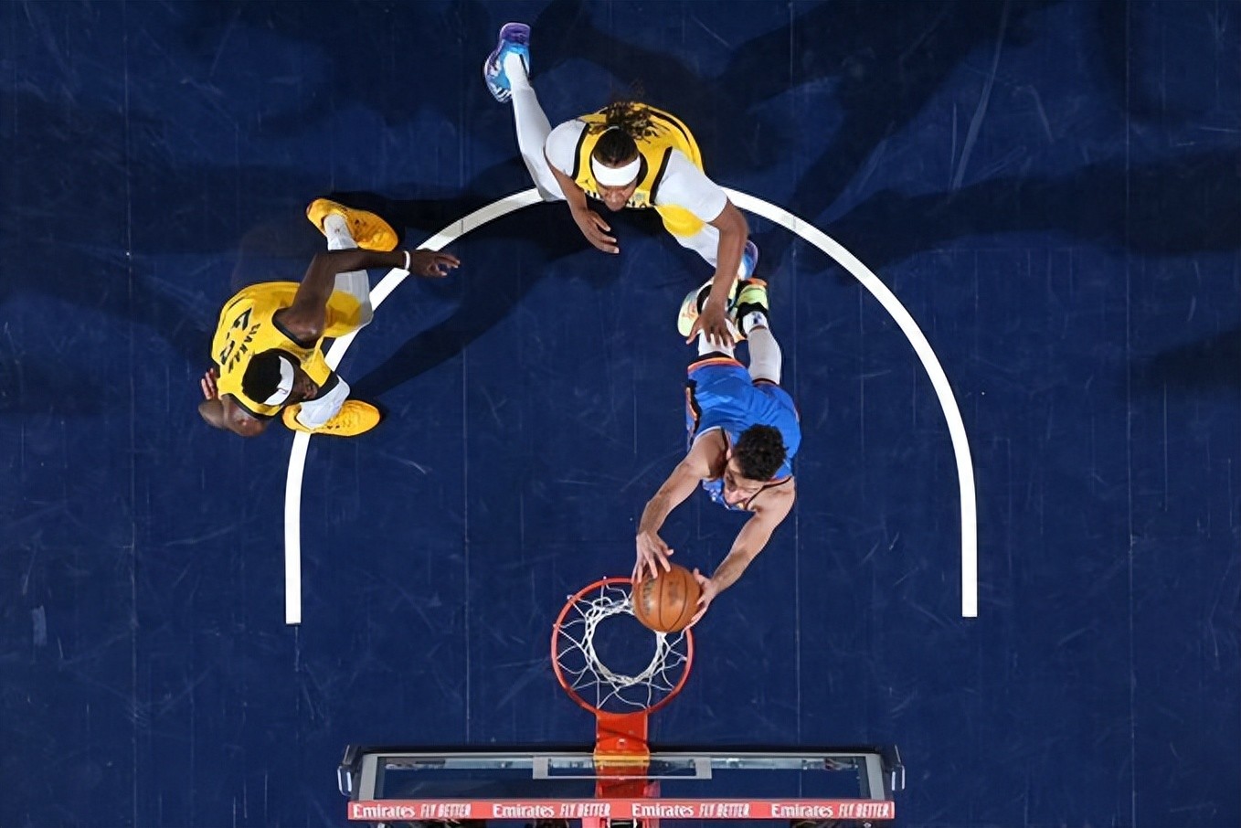 包含赛地聚焦——NBA总决赛加时末段热度飙升；阿森纳强势反弹；气氛紧张；心理建设被强调的词条