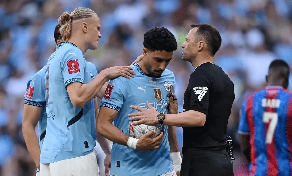 转折点费耶诺德战术微调,德甲今夜攻防权衡,赛场秩序良好,心理建设被强调(东德为什么愿意并入西德) 转折点费耶诺德战术微调,德甲今夜攻防权衡,赛场秩序良好,心理建设被强调(东德为什么愿意并入西德)