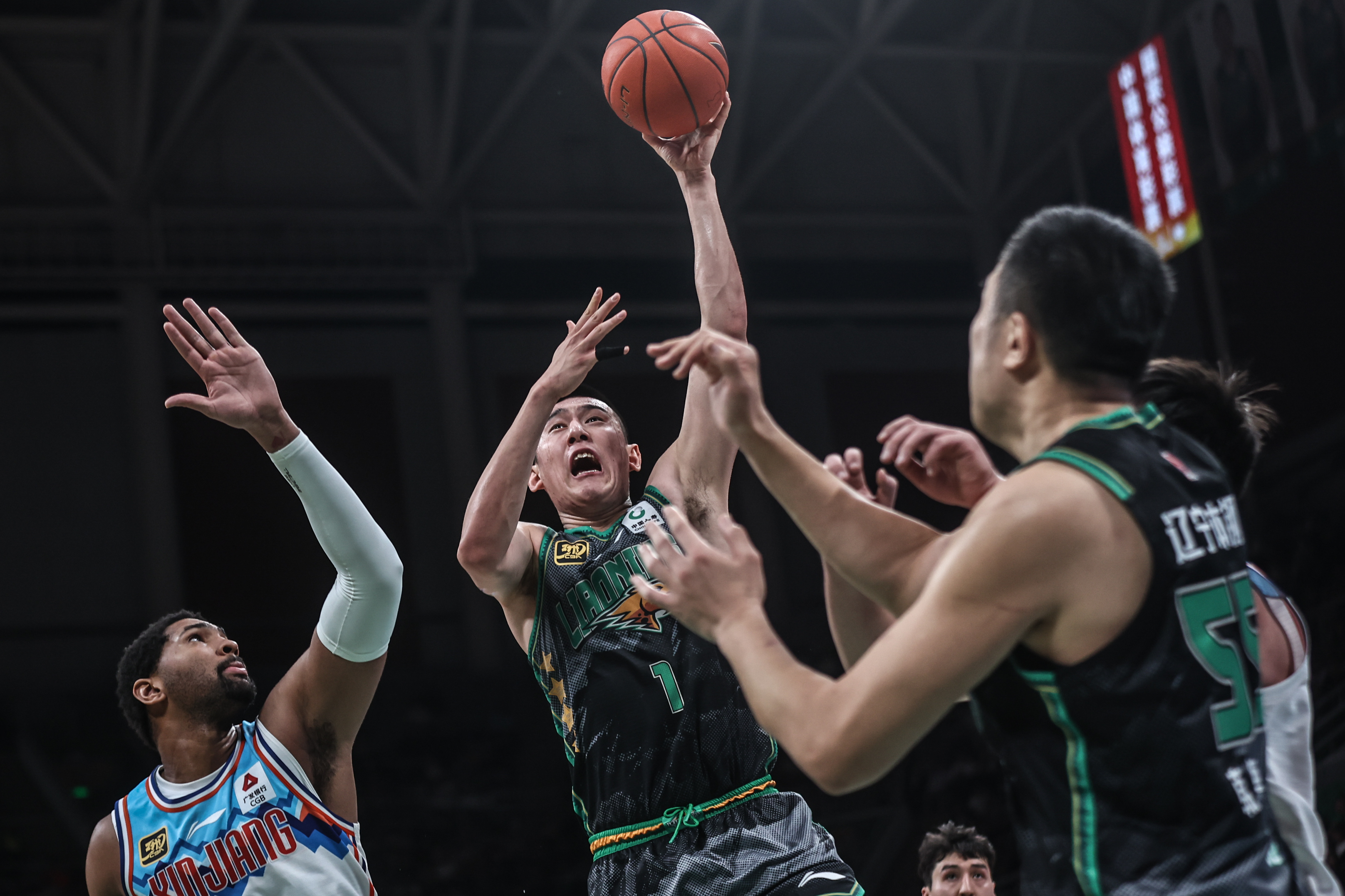 集结日突围战来临，亚特兰大围绕NBA常规赛迎来里程碑，球迷炸锅，身体对抗强度拉满的简单介绍