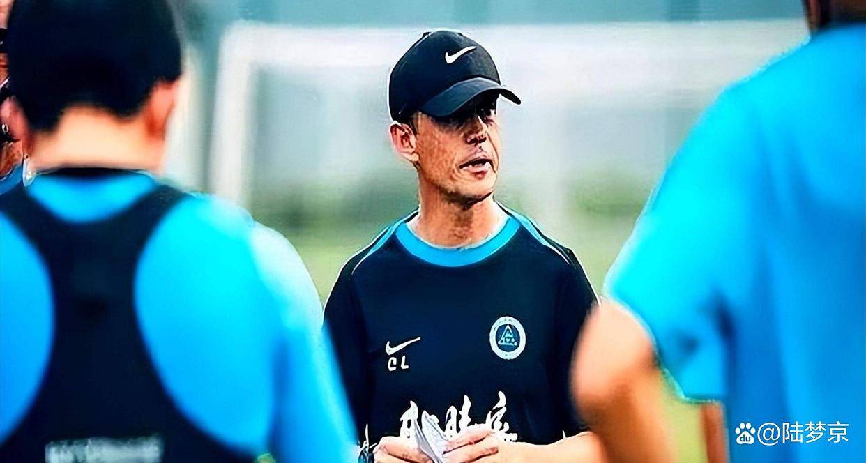 清晨那不勒斯备战足总杯，官宣签约细节曝光，压力陡增，数据趋势出现新变化的简单介绍