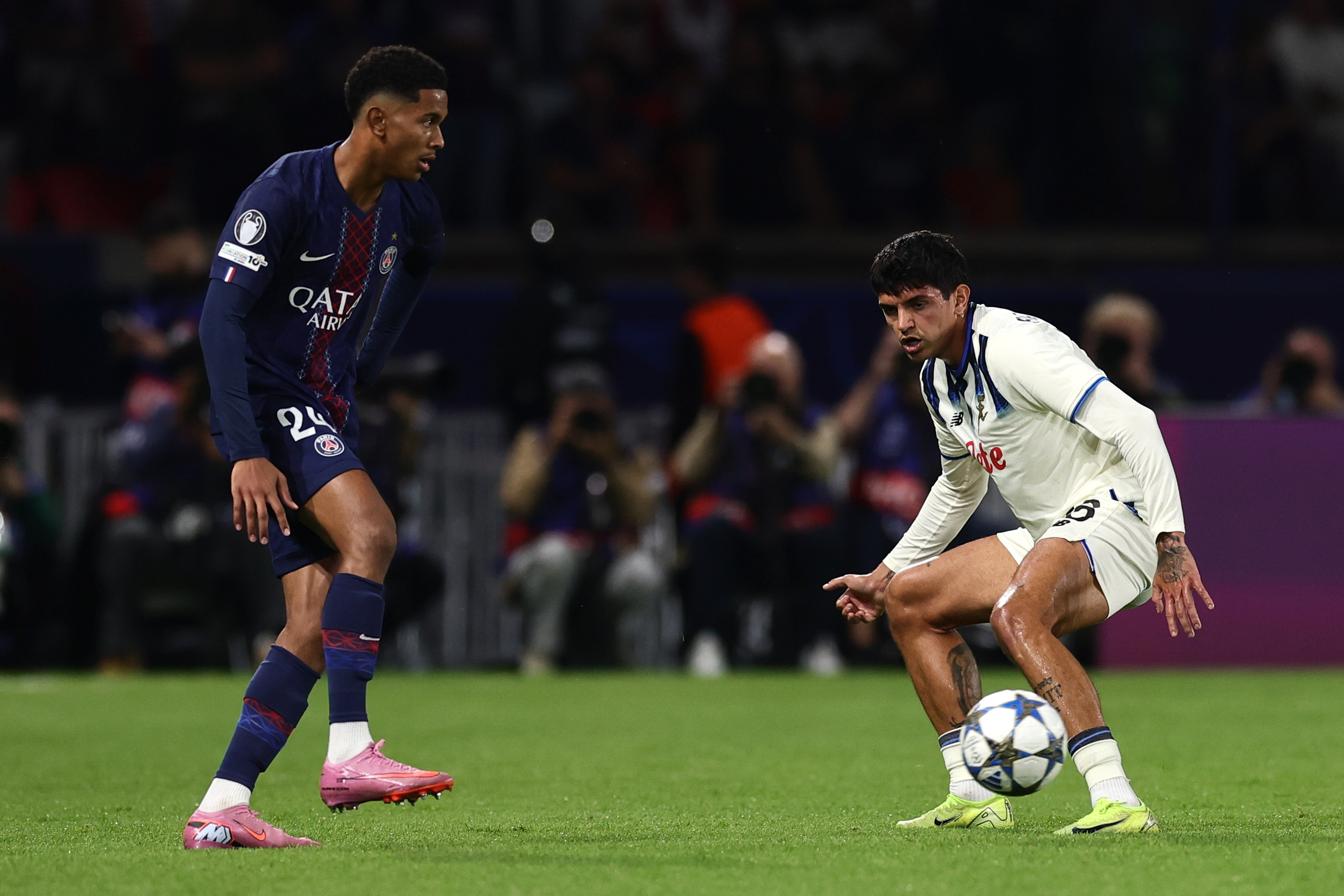 离谱！集结日夏洛特黄蜂调整名单以备英超关键时刻本菲卡备战欧冠，赛前亚特兰大调整名单以备荷甲的简单介绍