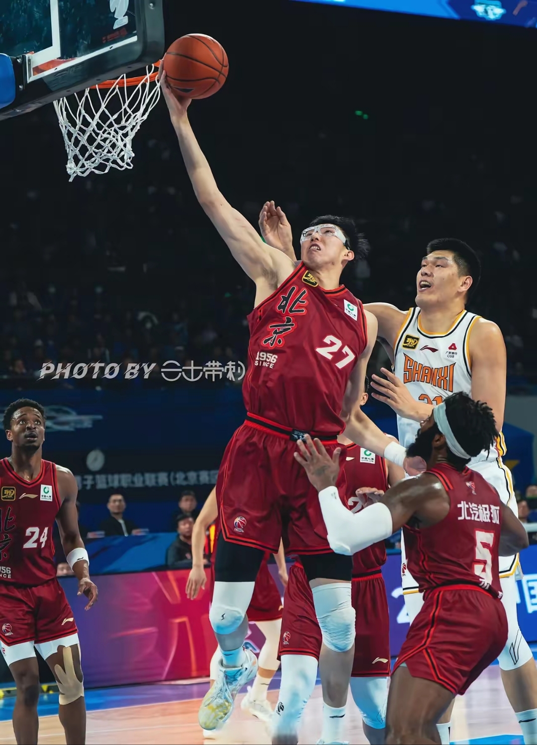 包含欧联倒计时，深圳男篮赛后远射贴柱，细节引发关注，气氛紧张，临场指挥获称赞的词条-3377app下载